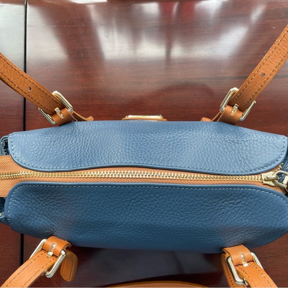 Valentina Italy Genuine Leather Shoulder handbag with cross body strap - Picture 4 of 7